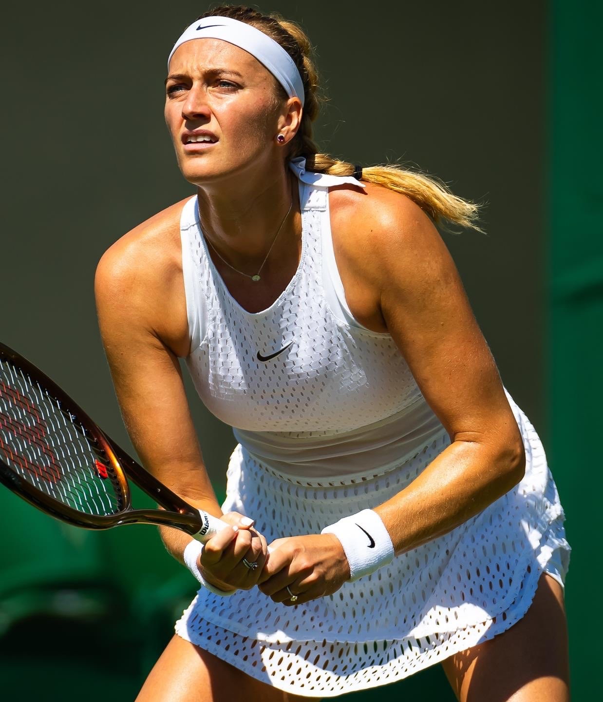 科维托娃重返赛场，险胜首场状态出色，勇士观众沸腾！比赛高潮迭起(艾弗森经典战役回放)