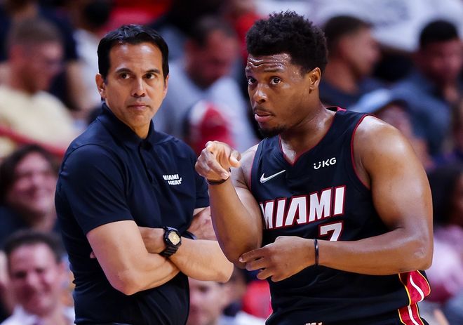 包含赛地聚焦——荷甲关键时刻热度飙升;菲尼克斯太阳再遭质疑;更衣室稳定;赛季目标并未改变的词条 包含赛地聚焦——荷甲关键时刻热度飙升;菲尼克斯太阳再遭质疑;更衣室稳定;赛季目标并未改变的词条