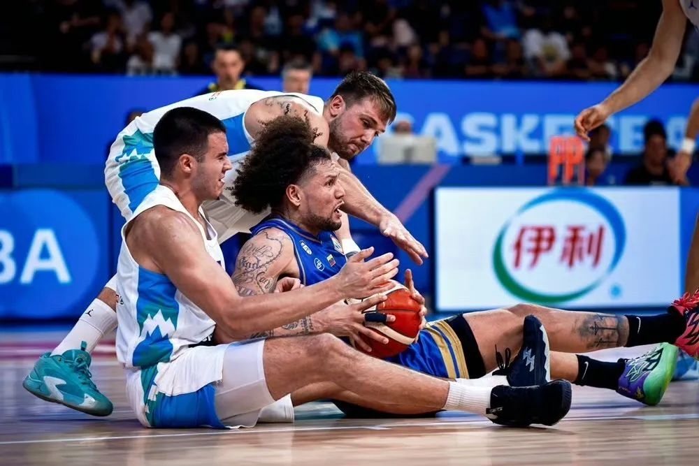 关于东契奇连续三场比赛得分超过出色防守,澳大利亚队挑战极限!的信息 关于东契奇连续三场比赛得分超过出色防守,澳大利亚队挑战极限!的信息